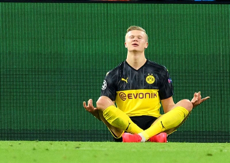 معنای شادی پس از گل فوتبالیست های مشهور دنیا 25 1696323009 647 معنای شادی پس از گل فوتبالیست های مشهور دنیا