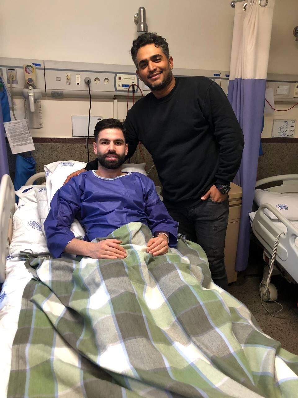 اولین تصویر از ستاره پرسپولیس پس از عمل جراحی 3 عکس| اولین تصویر از ستاره پرسپولیس پس از عمل جراحی!