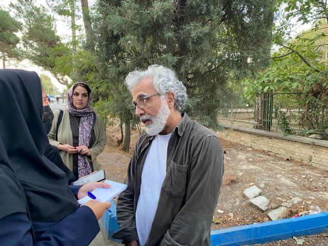 بهروز افخمی در شهرک محل سکونت داریوش مهرجویی و وحیده محمدیفر/ ویدئو 4 بهروز افخمی در شهرک محل سکونت داریوش مهرجویی و وحیده محمدیفر/ ویدئو