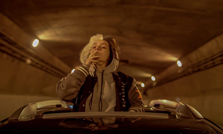 عکس متفاوت نازنین بیاتی با سیگار و خالکوبی 1 عکس نازنین بیاتی در لاکپشت