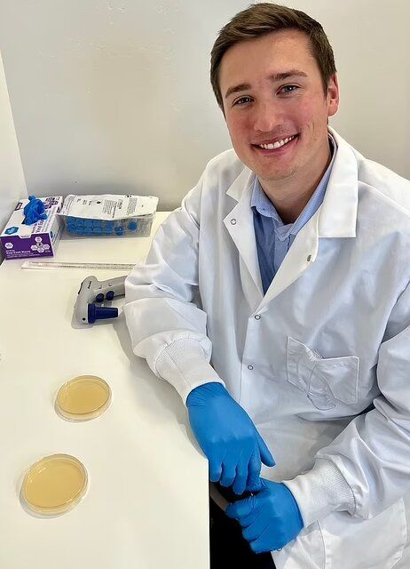 ویدئوی ترسناکی از دورهمی باکتری ها در کف دست یک کودک! 4 ویدئوی ترسناکی از دورهمی باکتریها در کف دست یک کودک!