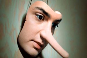 افترا گفتن چه بلایی بر سر بدن ما می آورد؟ 3 دروغ گفتن چه بلایی بر سر بدن ما می آورد؟