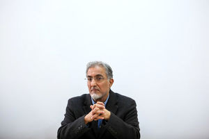 وضع معیشتی مردم در دولت رئیسی بدتر شد / واردات خودروهای کارکرده خارجی نادرست محض می بود / افتمسکن نداریم، بورسبازی داریم / ایده تخصیص بنزین به کدملی، مبتذل است / بهجای ماشین، باید از چین اتوبوس داخل کنیم / افزایش سن بازنشستگی، صندوقها را نجات نمیدهد 3 وضع معیشتی مردم در دولت رئیسی بدتر شد / واردات خودروهای کارکرده خارجی اشتباه محض بود / کمبود مسکن نداریم، بورسبازی داریم / ایده تخصیص بنزین به کدملی، مبتذل است / بهجای خودرو، باید از چین اتوبوس وارد کنیم / افزایش سن بازنشستگی، صندوقها را نجات نمیدهد