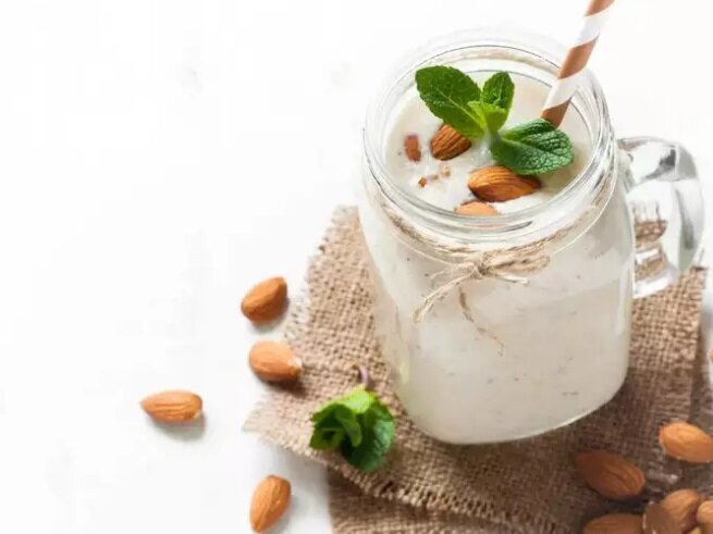 ۴ نوشیدنی که به افت وزن در خواب پشتیبانی می کنند 8 ۴ نوشیدنی که به کاهش وزن در خواب کمک میکنند