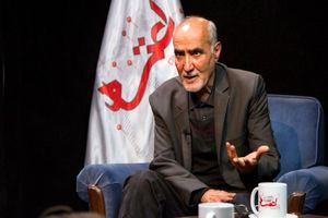 روایت دلنشین منوچهر محمدی از خواست سفیر ایران برای عکس گرفتن با یک جایزه سینمایی: گفتم بیجا کرده است 4 روایت جالب منوچهر محمدی از درخواست سفیر ایران برای عکس گرفتن با یک جایزه سینمایی: گفتم بیجا کرده است