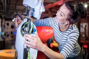 چطور در عصر هوش مصنوعی شغلی اشکار کنیم؟ 5 چگونه در عصر هوش مصنوعی شغلی پیدا کنیم؟