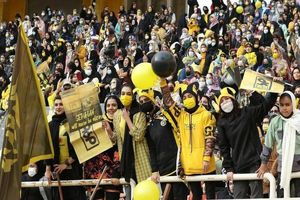 حالت فاجعه ورودی زنان در استادیوم نقش جهان/ ویدئو 4 وضعیت فاجعه ورودی زنان در استادیوم نقش جهان/ ویدئو