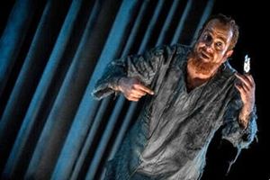 پسری که عاشق بازیگری می بود، پدرش را به قتل رساند 6 پسری که عاشق بازیگری بود، پدرش را به قتل رساند