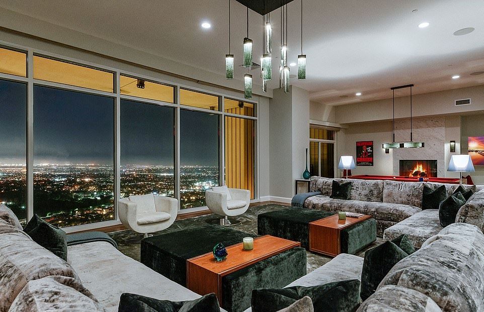 سلبریتی های ثروتمند هالیوود که برای خرید خانه وام های کلان گرفته اند 24 1710667827 255 سلبریتی های ثروتمند هالیوود که برای خرید خانه وام های