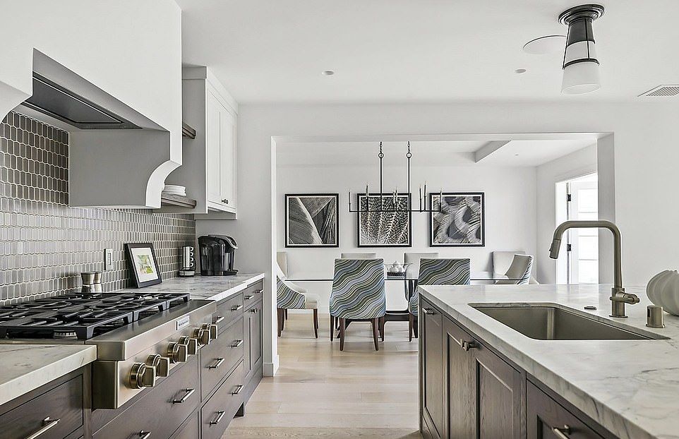 سلبریتی های ثروتمند هالیوود که برای خرید خانه وام های کلان گرفته اند 27 1710667832 814 سلبریتی های ثروتمند هالیوود که برای خرید خانه وام های