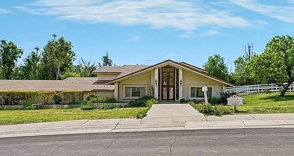 سلبریتی های ثروتمند هالیوود که برای خرید خانه وام های کلان گرفته اند 32 1710667837 45 سلبریتی های ثروتمند هالیوود که برای خرید خانه وام های