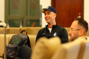 تشک کریستیانو رونالدو در هتل را حراج کردند!_بام وطن 2 تشک کریستیانو رونالدو در هتل را حراج کردند!