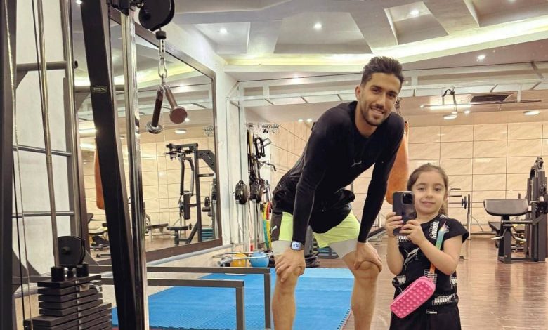 تمرین پدر و دختری حسین حسینی در باشگاه بدنسازی/ عکس_بام وطن 1 عکس| تمرین پدر و دختری حسین حسینی در باشگاه بدنسازی