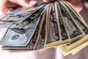 دلار ترمز برید/ عبور نرخ ارز از کانال ۶۲ هزار تومان_بام وطن 2 دلار ترمز برید/ عبور نرخ ارز از کانال ۶۲ هزار تومان