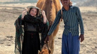 شترسواری خانم بازیگر مشهور در جنوب ایران/ عکس_بام وطن 2 شترسواری گلاره عباسی بازیگر در جنوب ایران (عکس)