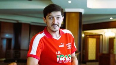 سردار آزمون با پیراهن علی دایی/ عکس_بام وطن 4 عکس| سردار آزمون با پیراهن علی دایی