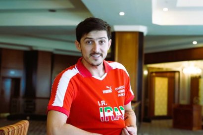 سردار آزمون با پیراهن علی دایی/ عکس_بام وطن 1 عکس| سردار آزمون با پیراهن علی دایی