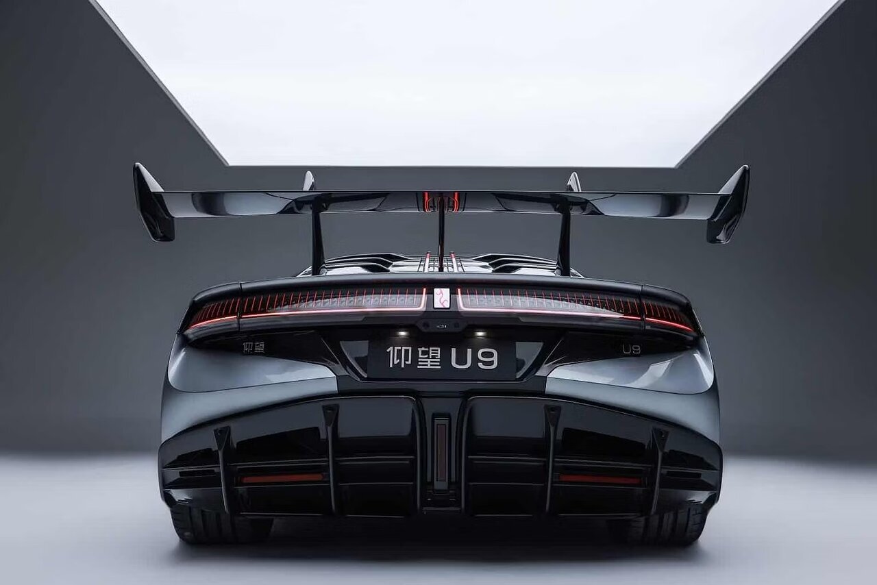 خودروی تازه چینی؛ تهدیدی برای پادشاهان قوت و شدت؟_بام وطن 8 چینیها به جهنم سبز آمدند! / تهدیدی برای پادشاهان قدرت و سرعت؟