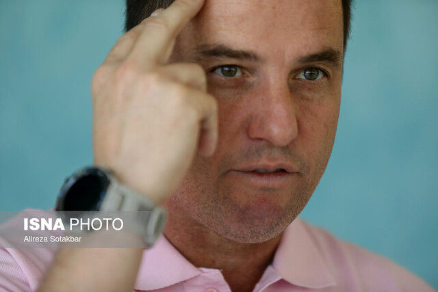 به مرگ تهدید شدم/ «قهرمانی با گل آفساید» حرفی سطحی است_بام وطن 8 اوسمار: به مرگ تهدید شدم/ «قهرمانی با گل آفساید» حرفی سطحی است