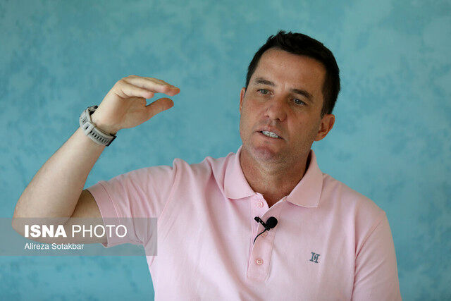 به مرگ تهدید شدم/ «قهرمانی با گل آفساید» حرفی سطحی است_بام وطن 9 اوسمار: به مرگ تهدید شدم/ «قهرمانی با گل آفساید» حرفی سطحی است