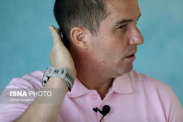 به مرگ تهدید شدم/ «قهرمانی با گل آفساید» حرفی سطحی است_بام وطن 10 اوسمار: به مرگ تهدید شدم/ «قهرمانی با گل آفساید» حرفی سطحی است