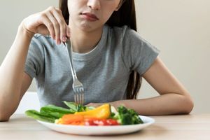 محققان عامل احتمالی اختلال بی‌اشتهایی عصبی و درمان بالقوه آن را کشف کردند