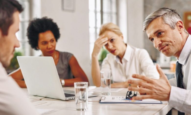 چرا دیگران را بی قیمت می کنیم تا خودمان بدرخشیم؟_بام وطن 9 چرا دیگران را بی ارزش می کنیم تا خودمان بدرخشیم؟