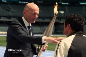 کلیپ دلنشین حمل مشعل المپیک توسط زین الدین زیدان/ ویدئو_بام وطن 4 کلیپ جالب حمل مشعل المپیک توسط زین الدین زیدان/ ویدئو