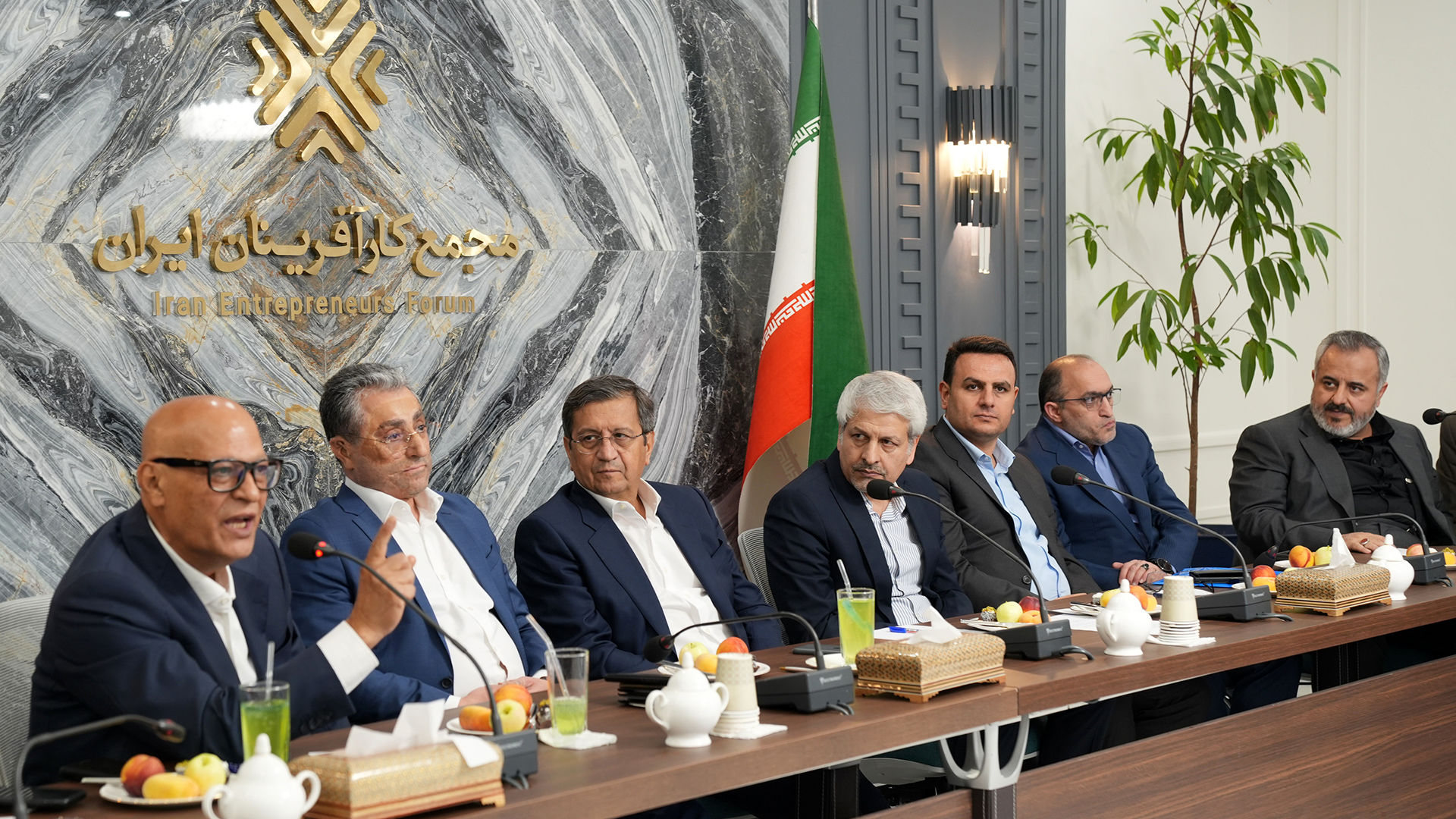 در قسمت اقتصادی با کارافرینان همفکری خواهم کرد_بام وطن 16 1724069528 494 در قسمت اقتصادی با کارافرینان همفکری خواهم کرد بام وطن