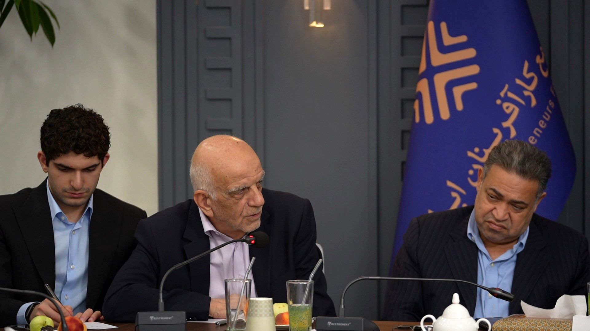 در قسمت اقتصادی با کارافرینان همفکری خواهم کرد_بام وطن 15 1724069528 646 در قسمت اقتصادی با کارافرینان همفکری خواهم کرد بام وطن