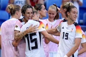 برنز برای تیم ملی فوتبال زنان آلمان/ اسپانیا با نادرست ستارهاش باخت!_بام وطن 3 برنز برای تیم ملی فوتبال زنان آلمان/ اسپانیا با اشتباه ستارهاش باخت!
