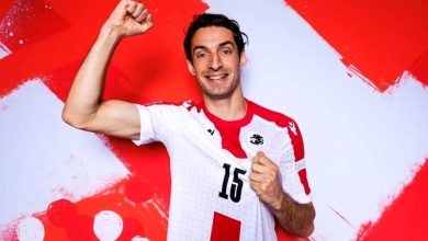 گئورگی گولسیانی همراه با خانواده‌اش در کنار برج میلاد/ عکس

