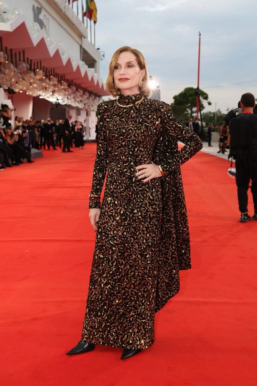 بازیگران سرشناس سینمای روی فرش قرمز جشنواره فیلم ونیز/ تصاویر_بام وطن 18 photo_2024-09-03_20-58-04