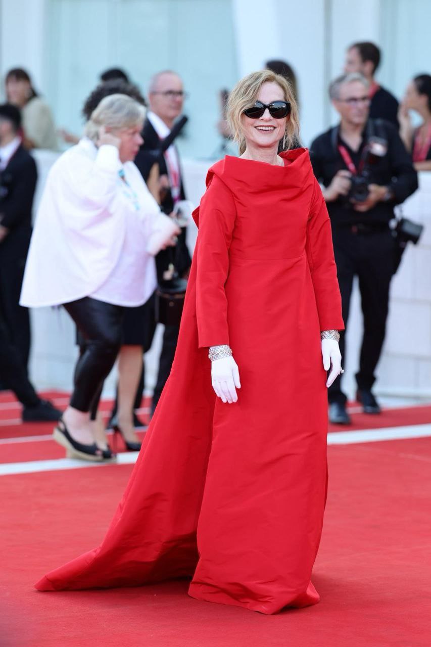 بازیگران سرشناس سینمای روی فرش قرمز جشنواره فیلم ونیز/ تصاویر_بام وطن 17 photo_2024-09-03_20-58-05 (2)