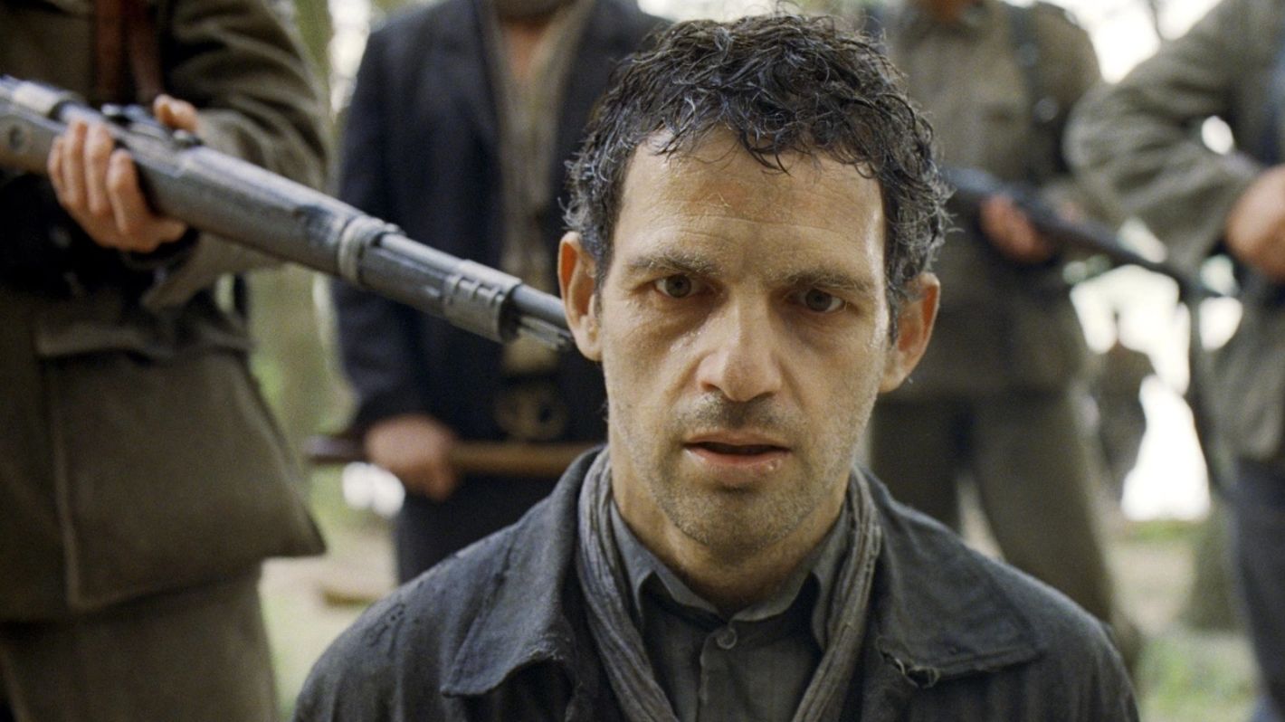 ۱۰ فیلم جنگی برتر دهه ۲۰۱۰ تا ۲۰۲۰_بام وطن 23 ۱۰ فیلم جنگی برتر دهه ۲۰۱۰ تا ۲۰۲۰؛ از Land of Mine تا Beneath Hill ۶۰