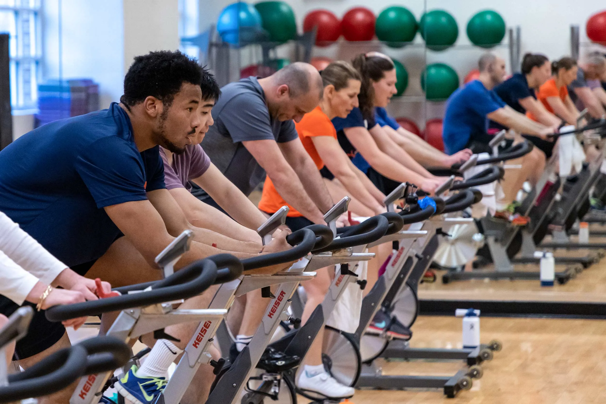 معارفه بهترین تمرینات برای افت چربی بدن_بام وطن 15 1727213194 104 معارفه بهترین تمرینات برای افت چربی بدن بام وطن.webp