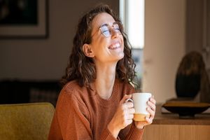 با خندیدن این بیماری چشمی را به سادگی درمان کنید_بام وطن 2 با خندیدن این بیماری چشمی را به سادگی درمان کنید