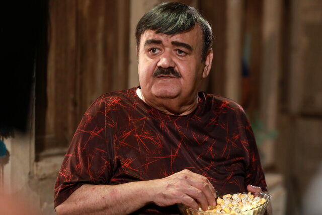 تحول چهره اکبر عبدی در یک سریال تازه تلویزیونی_بام وطن 7 تغییر چهره اکبر عبدی در یک سریال جدید تلویزیونی | ببینید