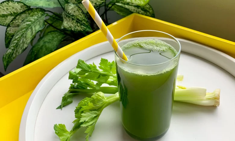 عوارض نوشیدن آب کرفس برای سلامتی چیست؟_بام وطن 1 عوارض نوشیدن آب کرفس برای سلامتی چیست؟