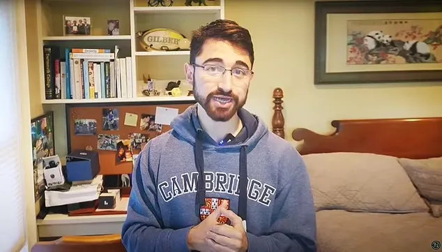 این مرد در طول یک ماه ۷۰۰ عدد تخم مرغ خورد و نتیجه این آزمایش شگفت انگیز بود_بام وطن 9 1728185703 541 این مرد در طول یک ماه ۷۰۰ عدد تخم مرغ.webp