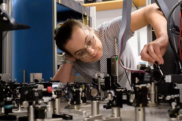 تشخیص آلزایمر، دیابت و بیماری قلبی با آزمایش چشم_بام وطن 1 63206542