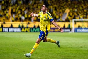 قیچی برگردان رونالدو در 39 سالگی/ ویدئو_بام وطن 5 قیچی برگردان رونالدو در 39 سالگی/ ویدئو