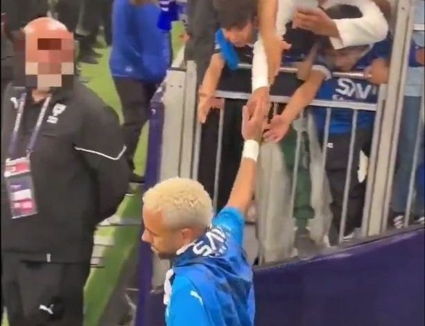 عکس العمل تند نیمار به خبر دزدیده شدن انگشتر!_بام وطن 3 mngvo1sh