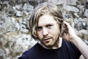 بدلکار بردپیت به جرم تجاوز زندانی شد_بام وطن 5 بدلکار بردپیت به جرم تجاوز زندانی شد