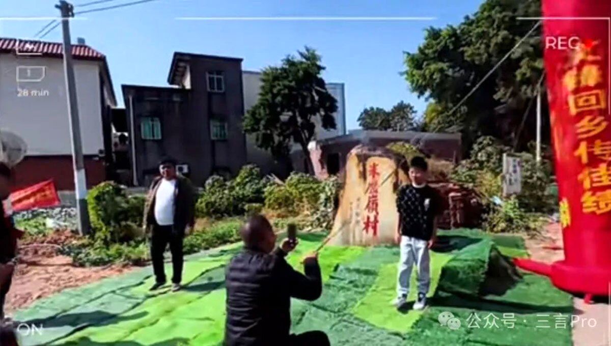 از نابغه ریاضی تا قهرمان ملی؛ استقبال باشکوه از بنیانگذار «دیپسیک» در زادگاهش_بام وطن 14 از نابغه ریاضی تا قهرمان ملی؛ استقبال باشکوه از بنیانگذار «دیپسیک» در زادگاهش