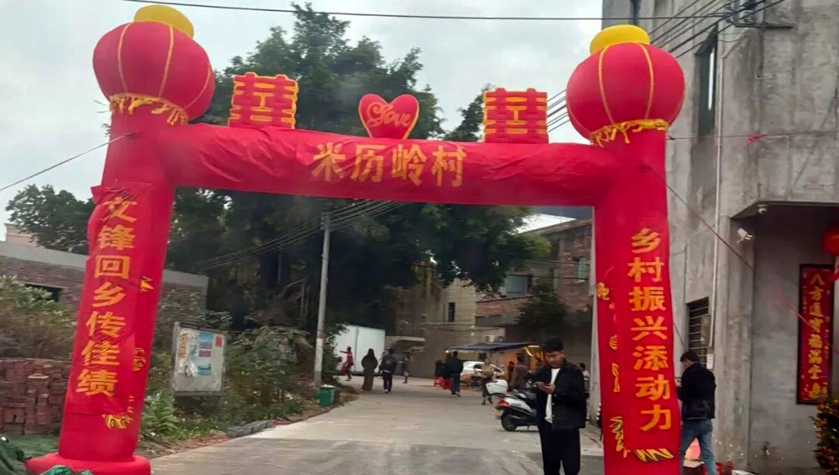 از نابغه ریاضی تا قهرمان ملی؛ استقبال باشکوه از بنیانگذار «دیپسیک» در زادگاهش_بام وطن 13 از نابغه ریاضی تا قهرمان ملی؛ استقبال باشکوه از بنیانگذار «دیپسیک» در زادگاهش