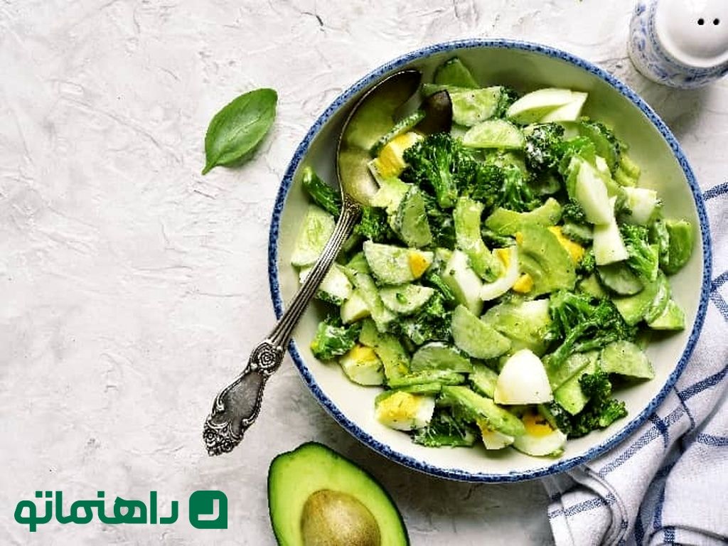 ۵ سالاد کلم بروکلی برای یک رژیم غذایی سالم_بام وطن 12 4. سالاد کلم بروکلی و آووکادو