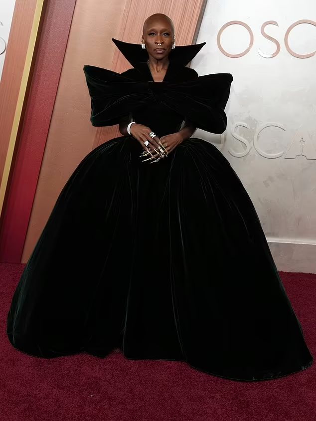 بدترین استایل های اسکار ۲۰۲۵؛ آریانا گرانده با پیراهن پفی در صدر لیست قرار گرفت/ تصاویر_بام وطن 22 1741025129 500 بدترین استایل های اسکار ۲۰۲۵؛ آریانا گرانده با پیراهن پفی