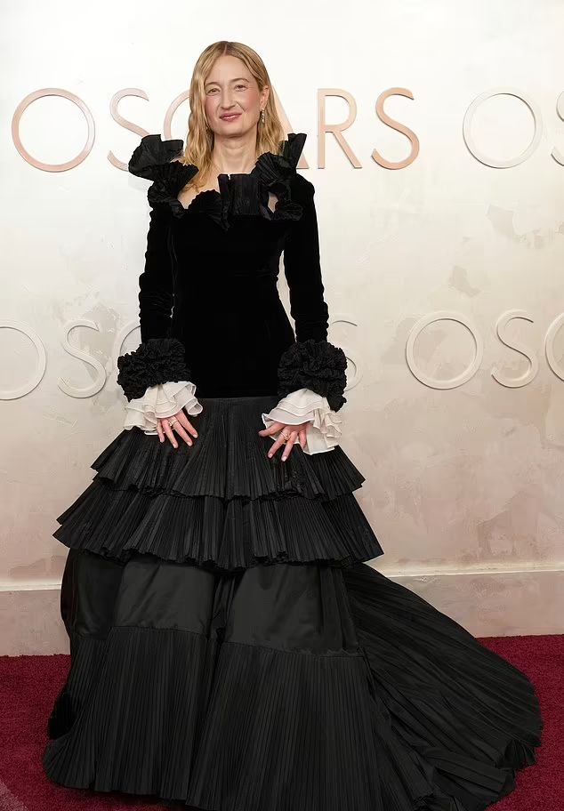 بدترین استایل های اسکار ۲۰۲۵؛ آریانا گرانده با پیراهن پفی در صدر لیست قرار گرفت/ تصاویر_بام وطن 25 1741025129 883 بدترین استایل های اسکار ۲۰۲۵؛ آریانا گرانده با پیراهن پفی