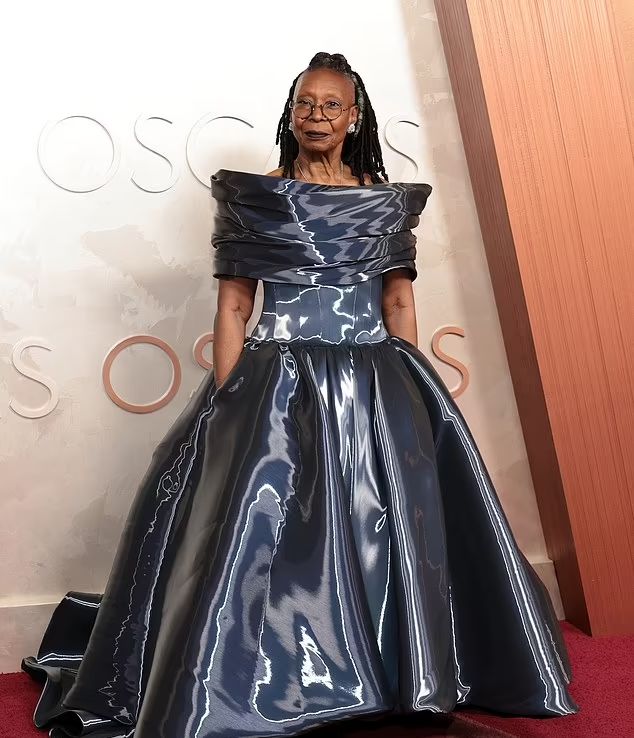 بدترین استایل های اسکار ۲۰۲۵؛ آریانا گرانده با پیراهن پفی در صدر لیست قرار گرفت/ تصاویر_بام وطن 26 1741025130 709 بدترین استایل های اسکار ۲۰۲۵؛ آریانا گرانده با پیراهن پفی